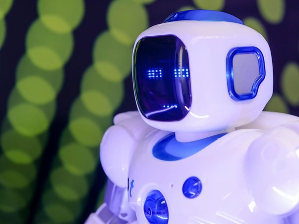 How Does Smartphone Technology Influence Modern Computing Practices?